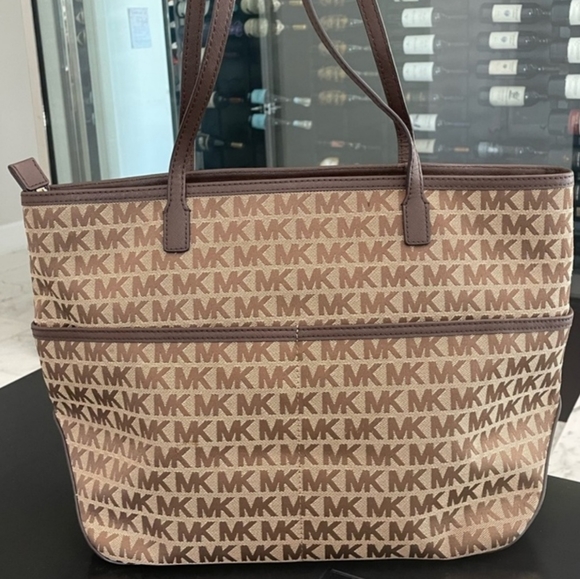Michael Kors Leather Tote with Leather Strap - GET IT NOW FOR $27 - Picture 2 of 6